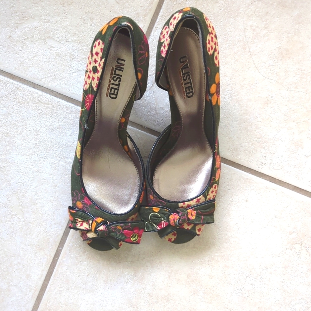 Peep toe heel